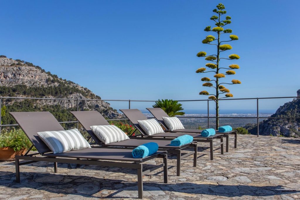 Luxury holiday villas to rent in Valldemossa with stunning views and private pools. Book now for an unforgettable experience!