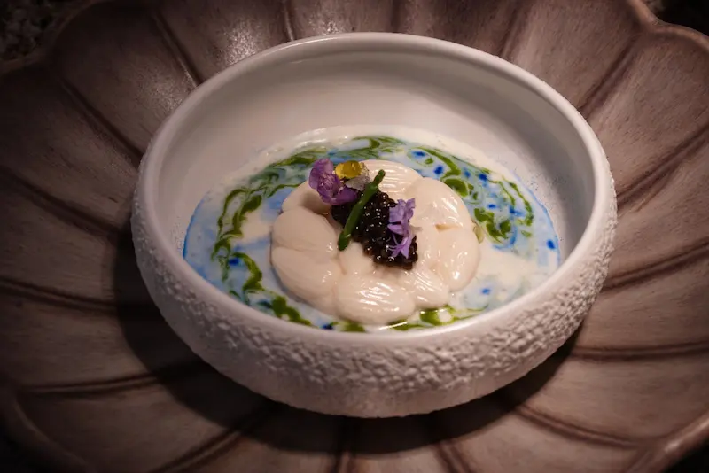Seasonal fine dining dish at Bens d’Avall, a Michelin-recommended restaurant between Deià and Sóller in Mallorca, highlighting contemporary Mediterranean cuisine.